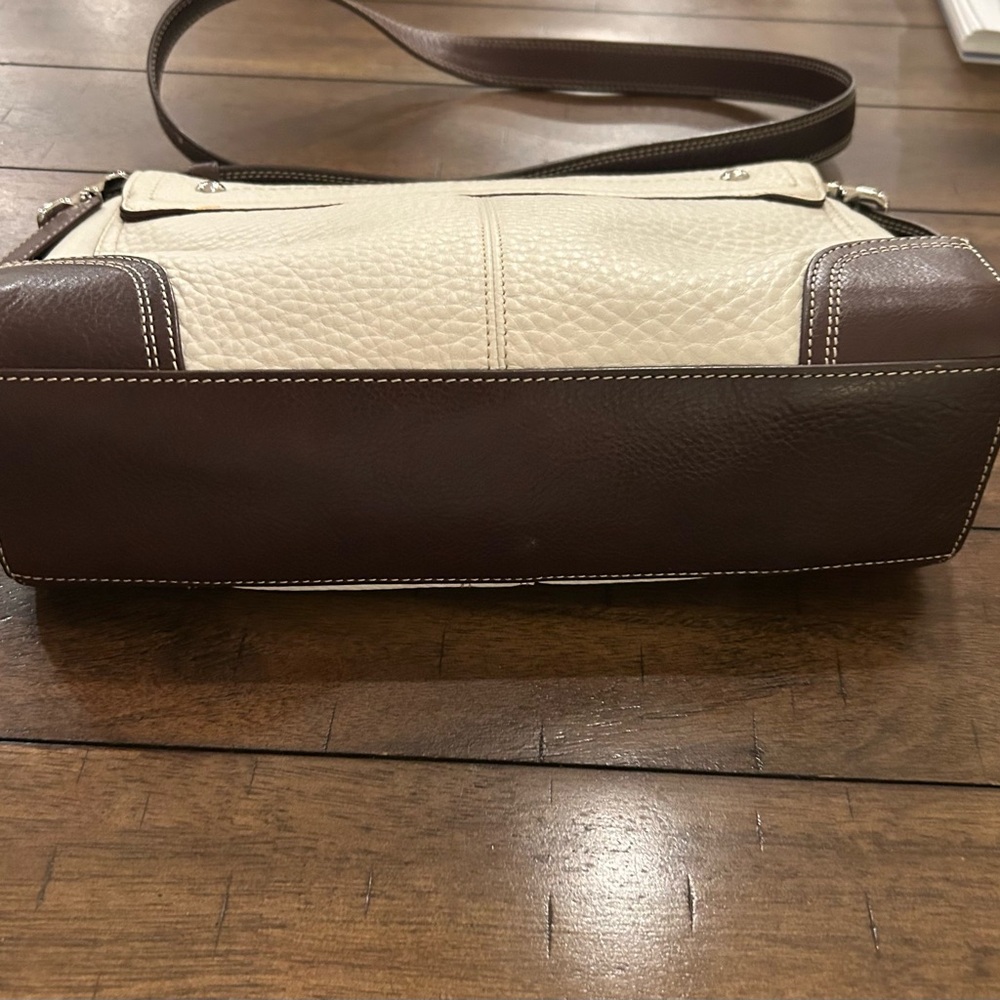 Coach Cream and Brown Leather Crossbody Shoulder Bag - Picture 11 of 15
